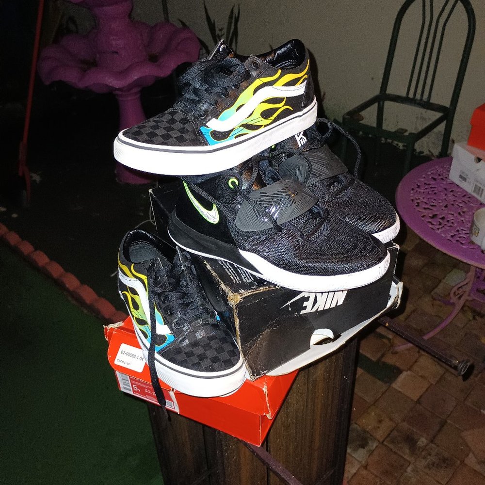 Vans - Picture 2 of 5